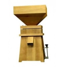 Grain grinding mill for making flour