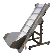 Adjustable belt conveyor with a hopper