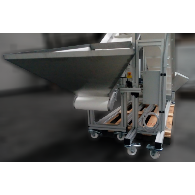 Adjustable conveyor ACWH 3000/300 with a hopper