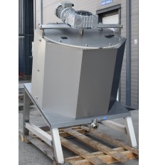 Universal mixing tank for heating and cooling