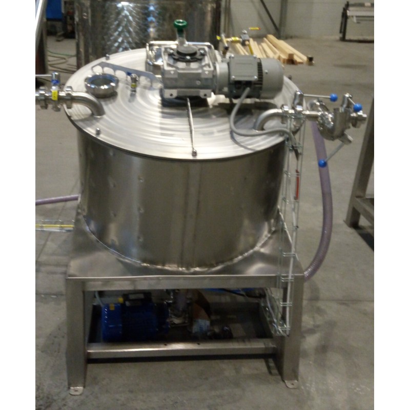 Mixing tank with a coolant dulicator