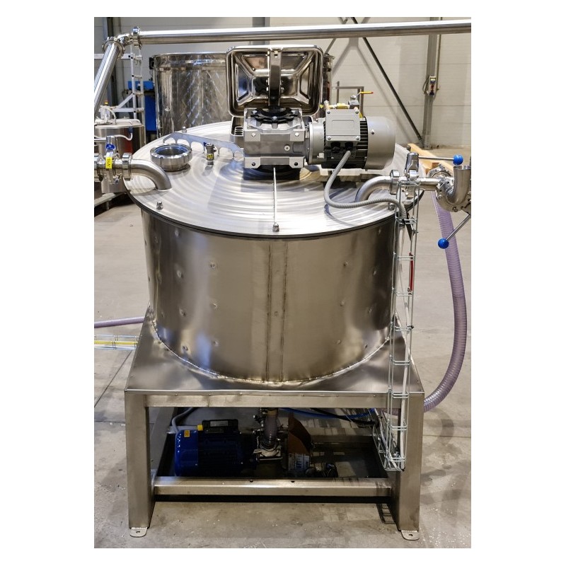 Vacuum crystallizer for making sweetened condensed milk