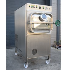 Vacuum drying chamber for heat sensitive products