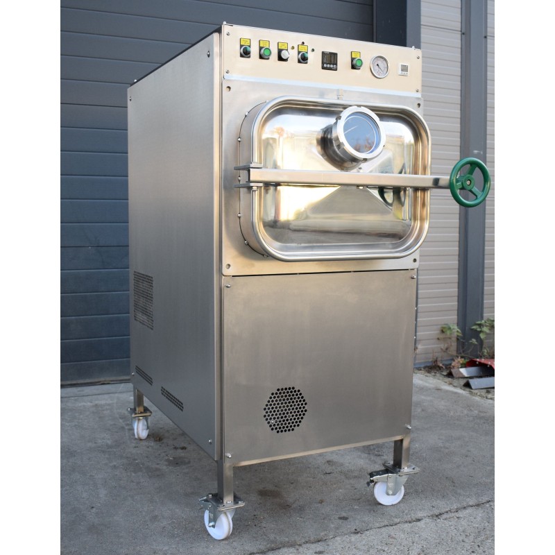 Vacuum drying chamber for heat sensitive products