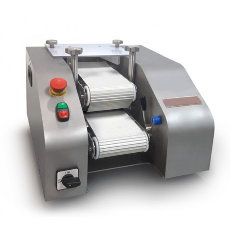 Chicken breast slicing machine