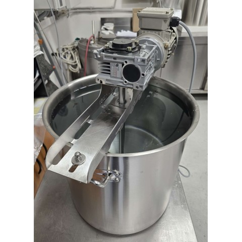Agitatore automatico per pastorizzazione latte 50-100 L Agitatore automatico per pastorizzazione latte 50-100 L