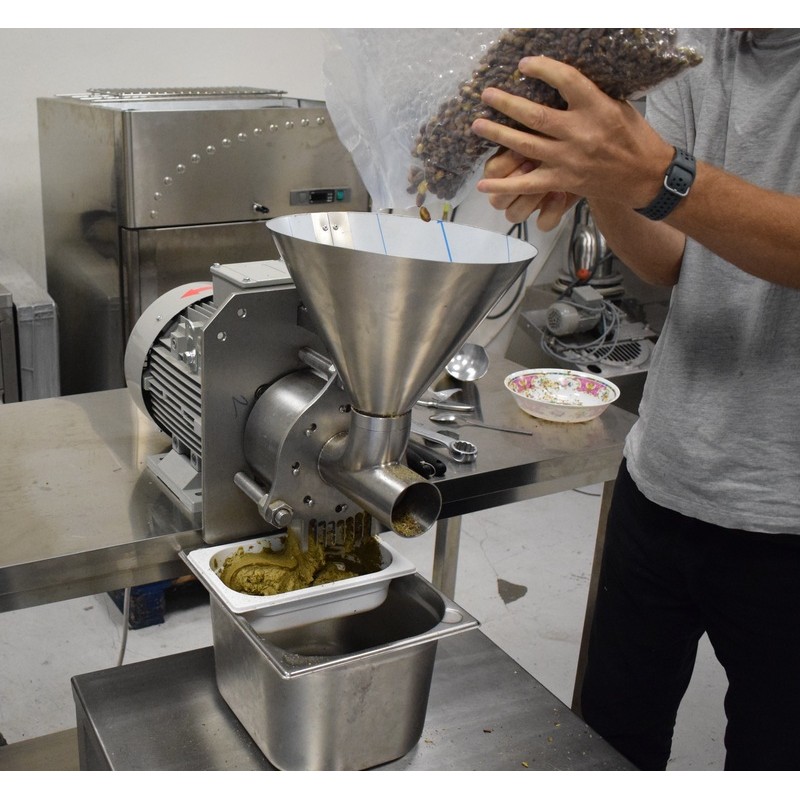 Pistachio mill test - Natural pistachio paste production Pistachio mill test - Natural pistachio paste production