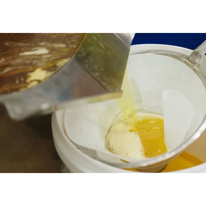 Filtrado de ghee fundido a través de filtros de papel