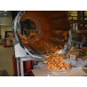 Het coaten van crackers met kruiden op een coatingmixer met trommel