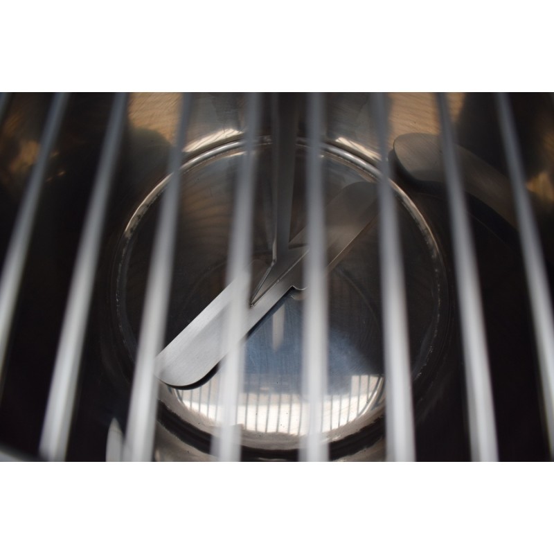 Milk pasteurizer with automatic stirrer