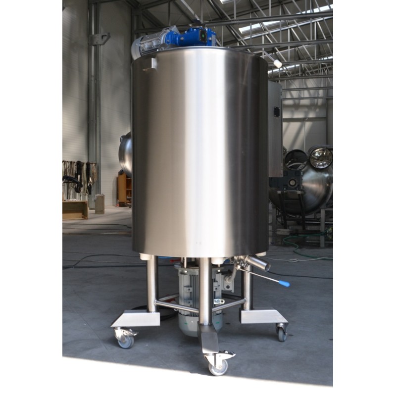 Homogenization vessel with an agitator F230