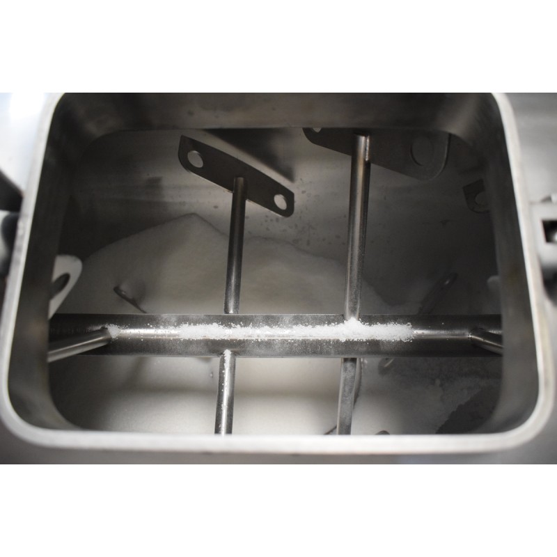 Industrial mixer for powders and granules