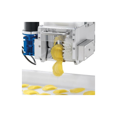 Pasta making machine