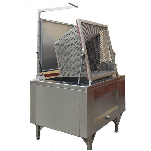 cooking equipment with tilting basket