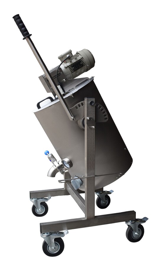 CookMak Mix tilting cooking kettle during operation