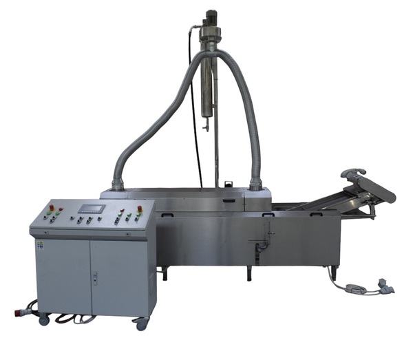 Continuous fryer with integrated discharge section