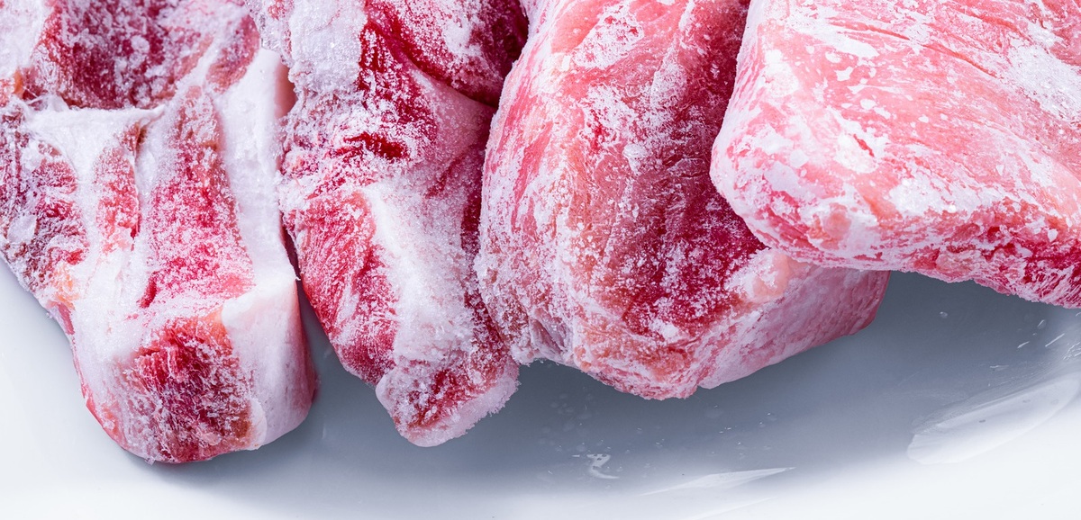 Frozen meat flaker for industrial processing