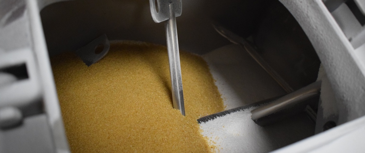 Nová 100-litrová pluhová miešačka – test miešania cukru